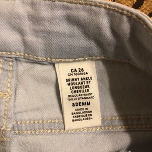 H&M Jeans - Light Blue Jeans H&M Jeans - Light Blue Jeans